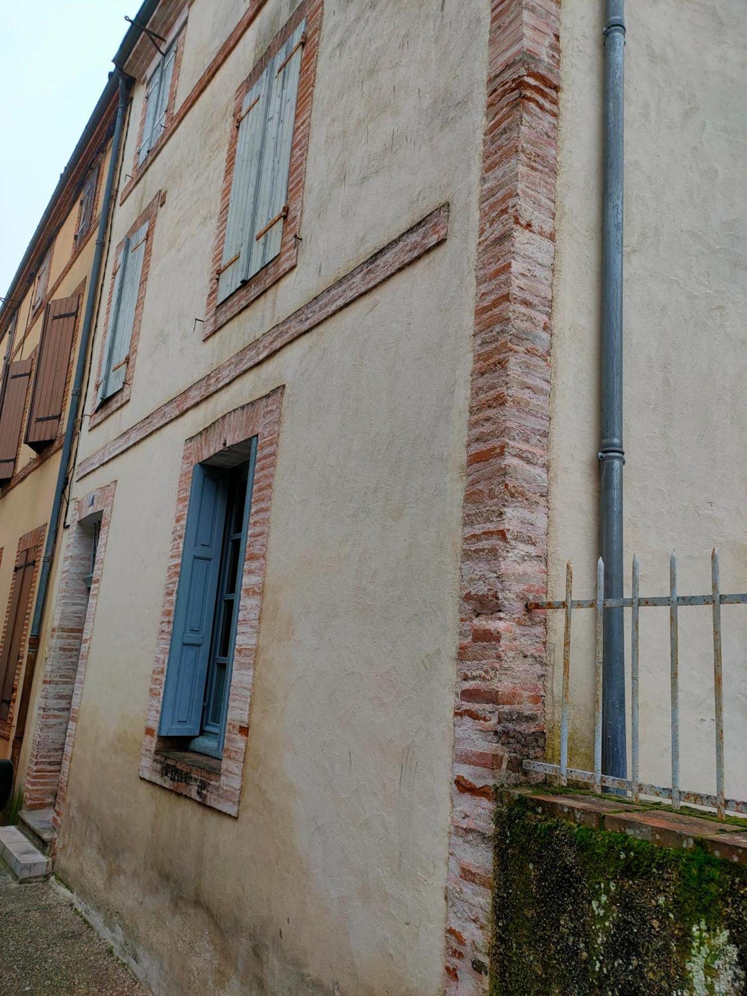 Ideal Famille & Couple Moissac Exterior photo